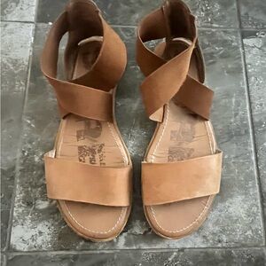 Sorel sandals size 8.5